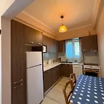 Cornelia Apartment *